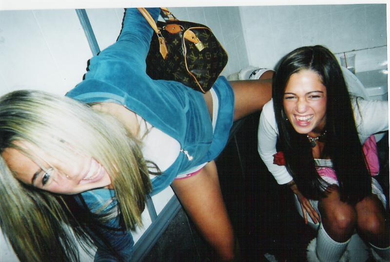 20P Amateur teen girls peeing