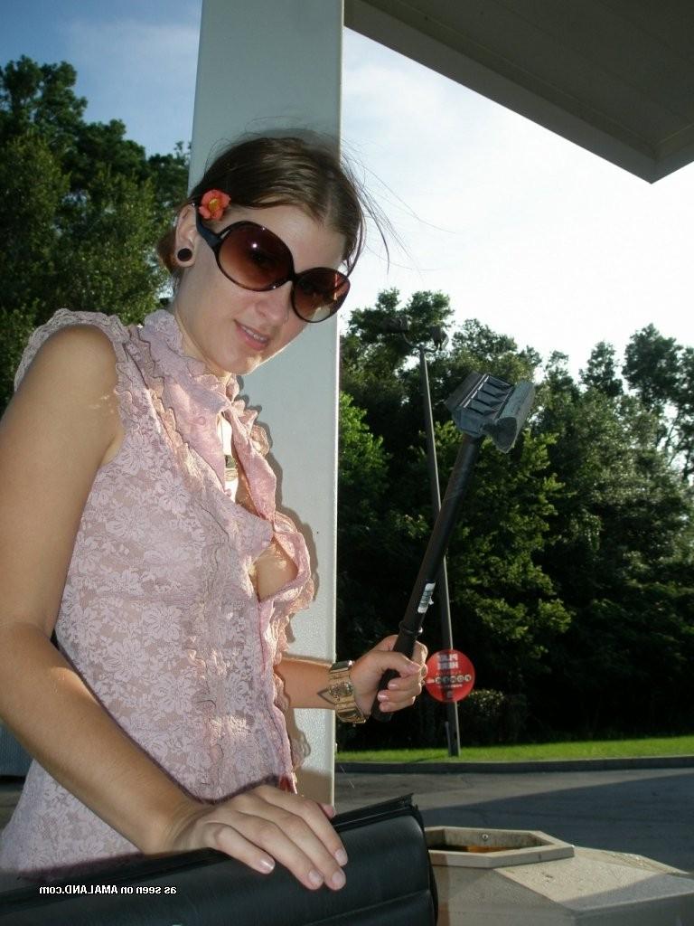 15P Amateur teen GF in sunglasses flashing in public