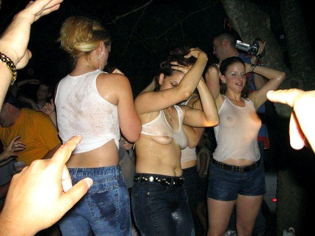 16P Amateur teen college girls caught showing their breasts