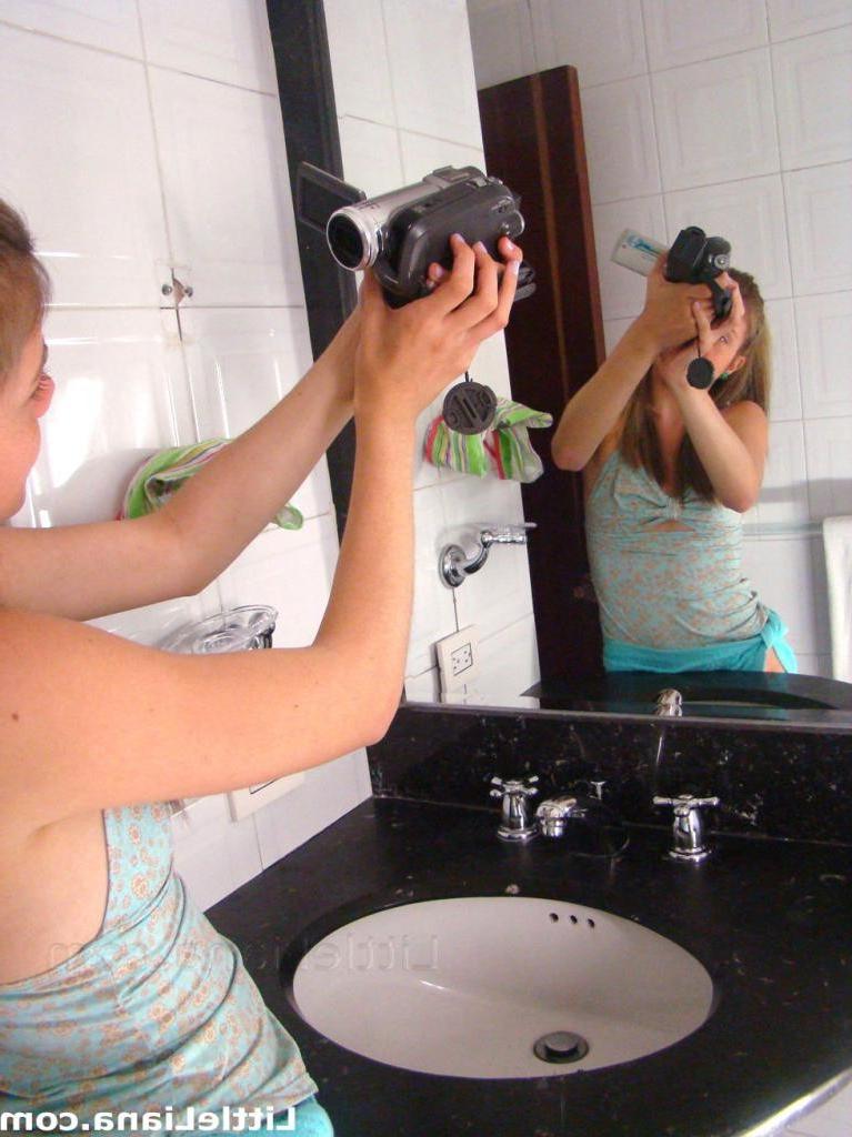 16P A perfect teen babe filming her own naked body