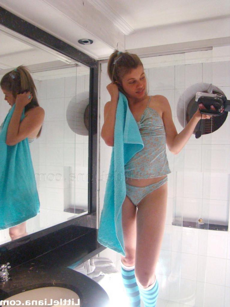 16P A perfect teen babe filming her own naked body
