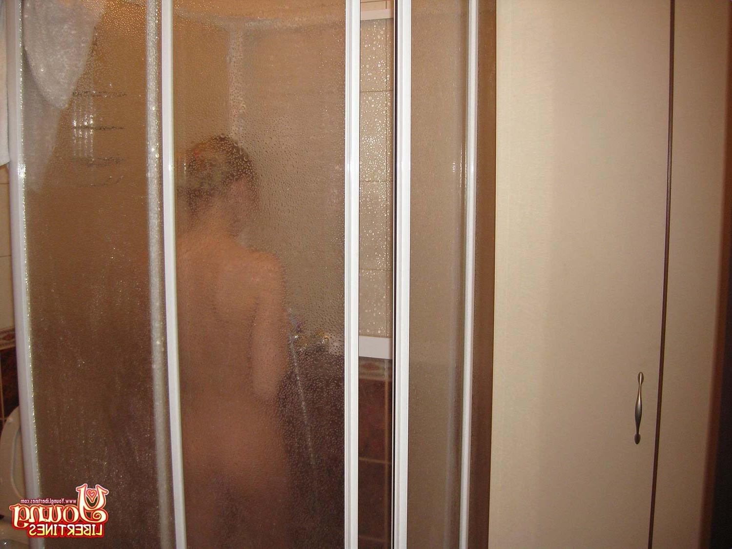 16P Amateur teen girl showering