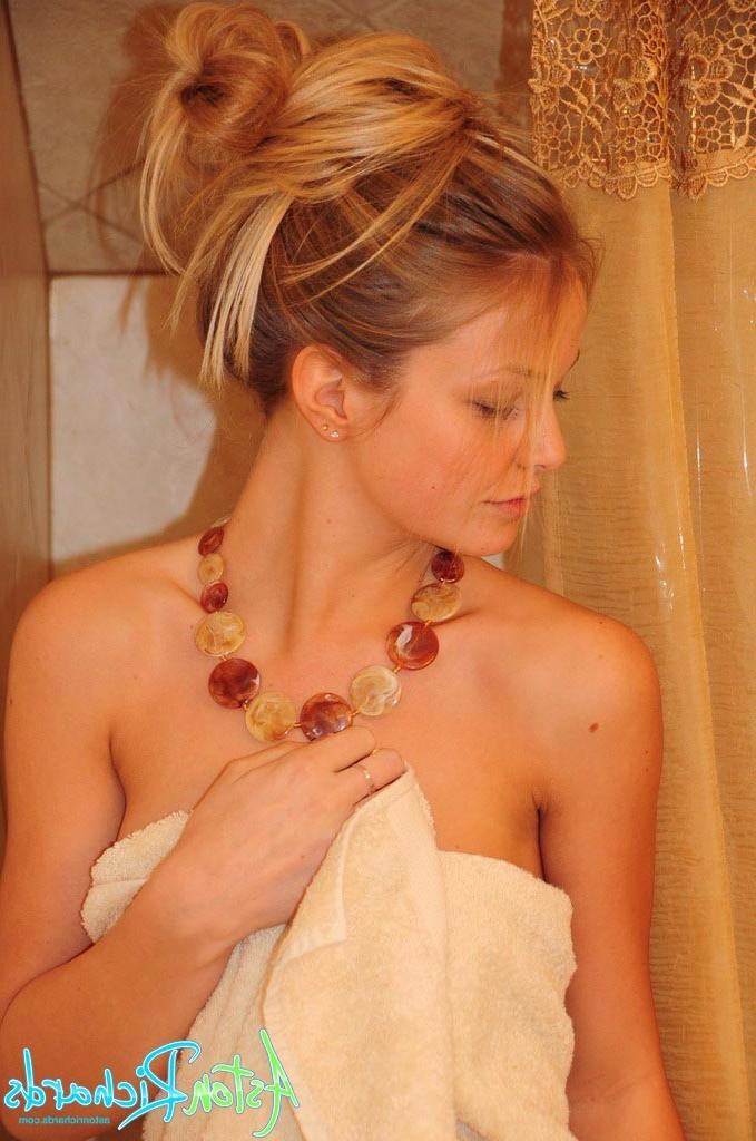 16P Amateur teen toweling off after showering
