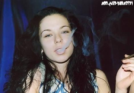 16P Amateur teen smoking a cigar