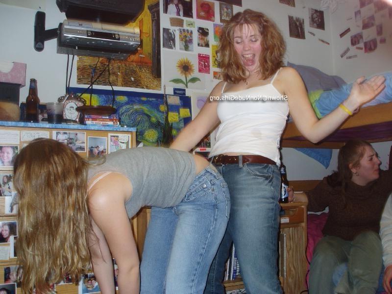 20P Amateur teen girls spanked