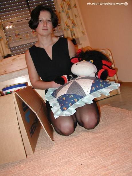 16P amateur teen posing in pantyhose