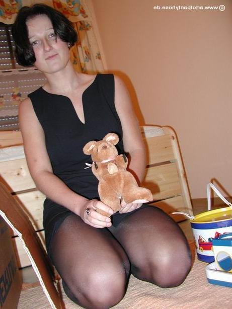 16P amateur teen posing in pantyhose