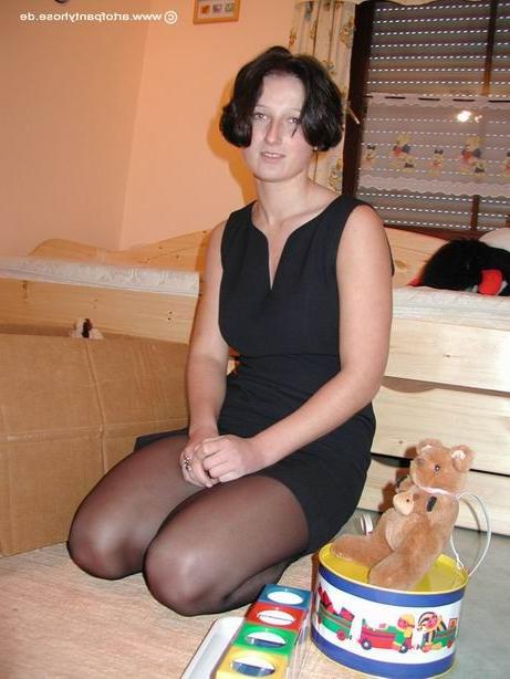 16P amateur teen posing in pantyhose