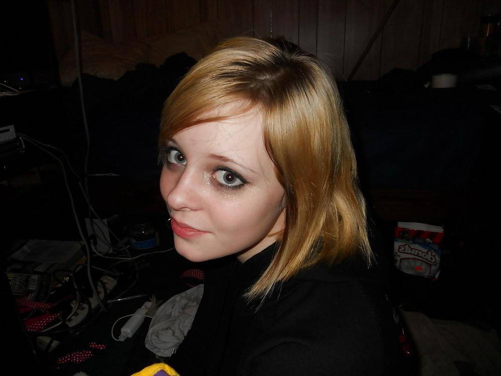 25P HOT AMATEUR TEEN 30