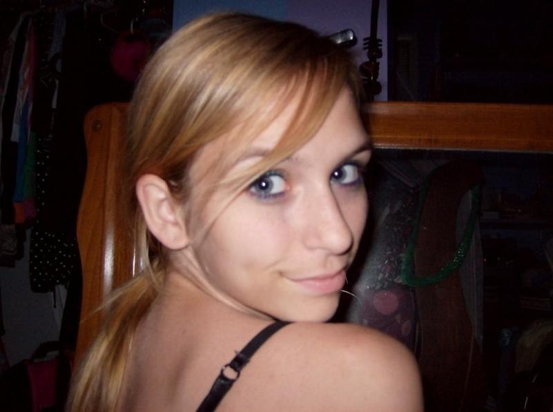 15P Sweet amateur teen hottie gets pussy licked and then fucked