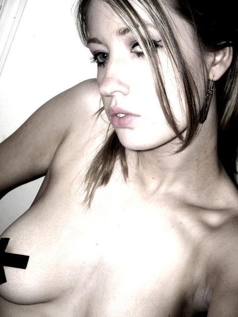 15P Sweet amateur teen hottie gets pussy licked and then fucked