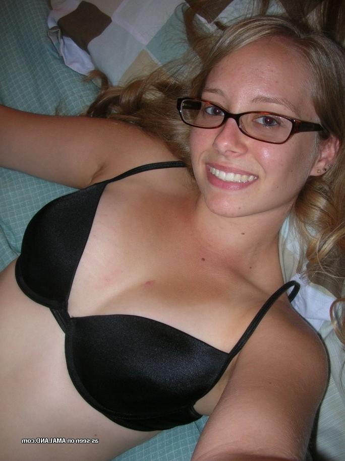 15P Pretty little barely legal amateur girlfriends show naked bodies