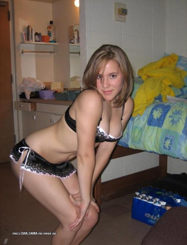 15P Mixed amateur teen girlfriends licking pussy and sucking cock