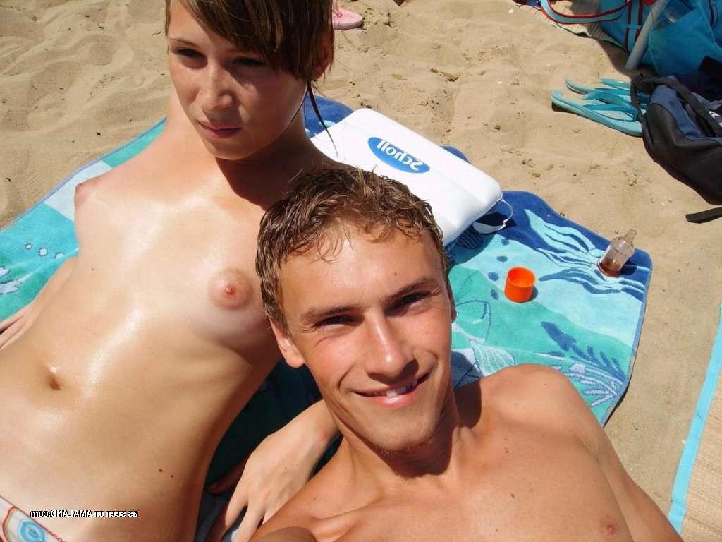 15P Amateur teen girlfriend poses for and fucks her BF