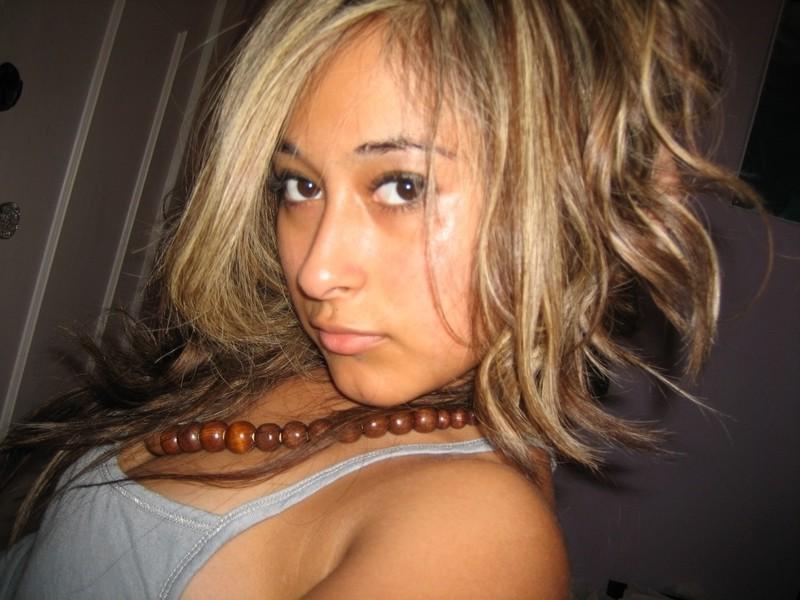 15P Beautiful amateur teen stripping and teasing with no shame