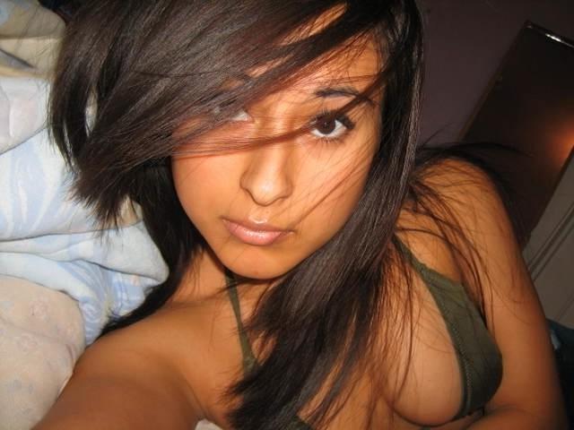 15P Beautiful amateur teen stripping and teasing with no shame