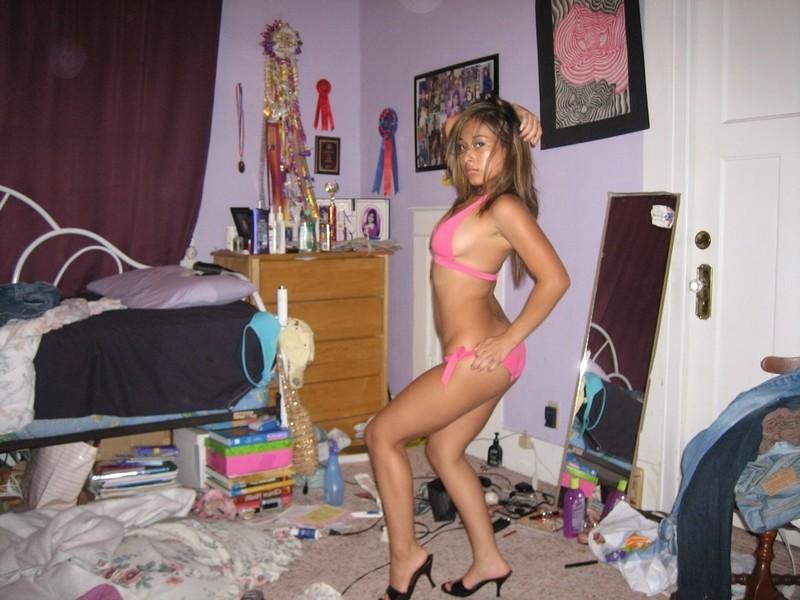 15P Beautiful amateur teen stripping and teasing with no shame