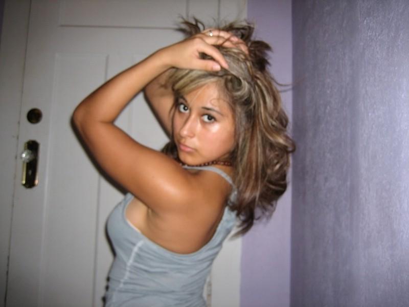 15P Beautiful amateur teen stripping and teasing with no shame