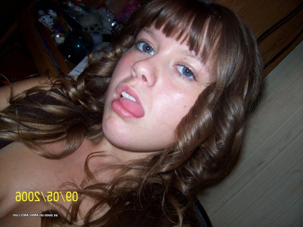 15P Striking amateur teen GFs showing gorgeous bodies