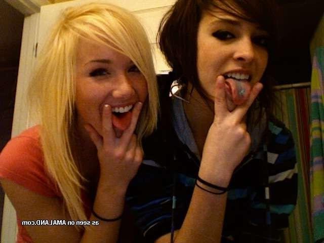 15P Striking amateur teen GFs showing gorgeous bodies
