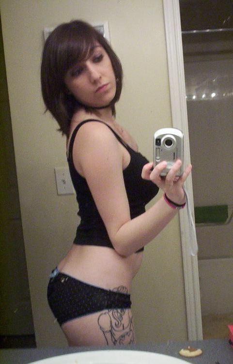 15P Selfshot emo amateur teen girlfriends teasing