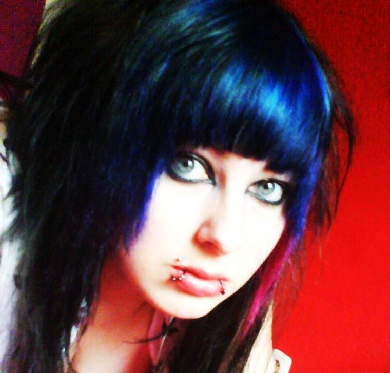 15P Selfshot emo amateur teen girlfriends teasing