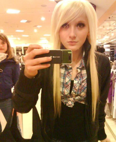 15P Selfshot emo amateur teen girlfriends teasing