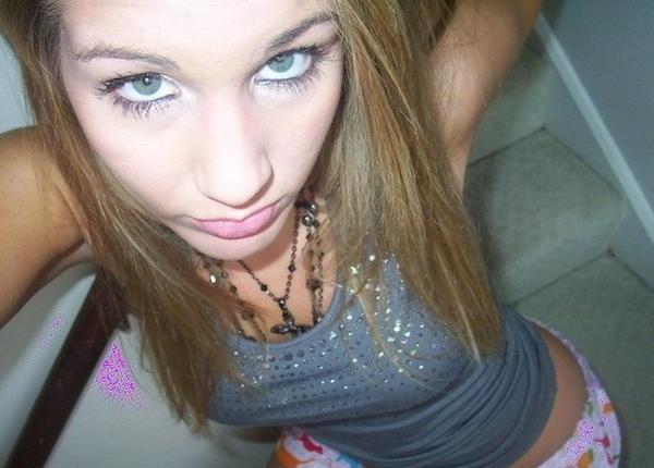 15P Selfshot emo amateur teen girlfriends teasing