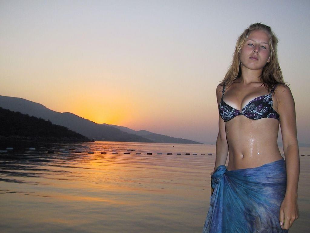 15P Innocent amateur teen girlfriends in homemade pix