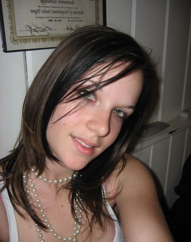 15P Amazing homemade amateur teen girlfriend snapshots