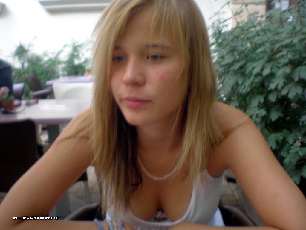 15P Amazing homemade amateur teen girlfriend snapshots