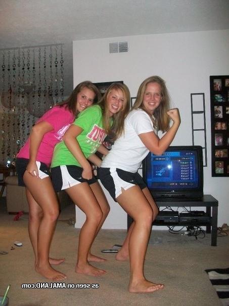 15P Drunk and horny amateur teen girlfriends partying
