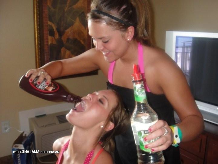 15P Drunk and horny amateur teen girlfriends partying