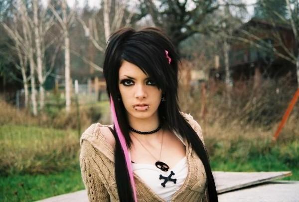 15P Alternative amateur teen girlfriends pose for homemade snapshots