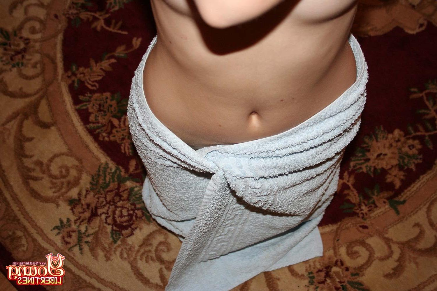 16P Amateur teen girl making faces