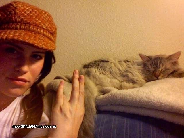 15P Homemade pix of amateur teen GF fucking pussy and ass with ipod
