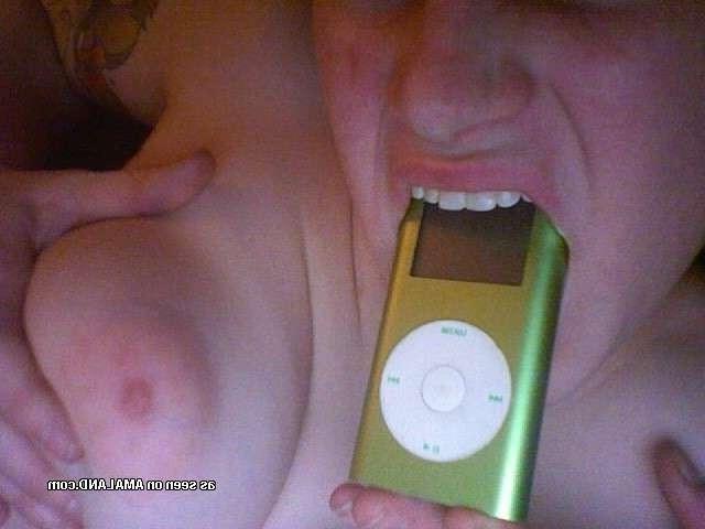15P Homemade pix of amateur teen GF fucking pussy and ass with ipod