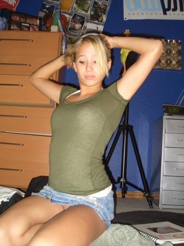 15P Amateur teen girlfriend gets pussy licked n fucked