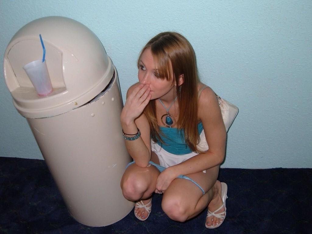 15P Intoxicated amateur teen girlfriends in homemade naked party pix