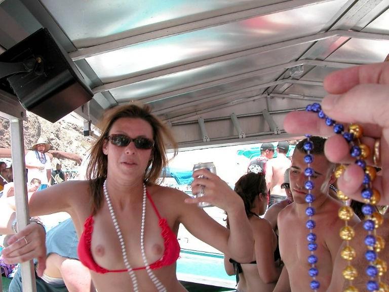 15P Intoxicated amateur teen girlfriends in homemade naked party pix