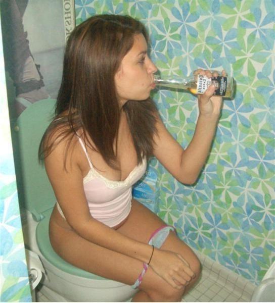 15P Intoxicated amateur teen girlfriends in homemade naked party pix
