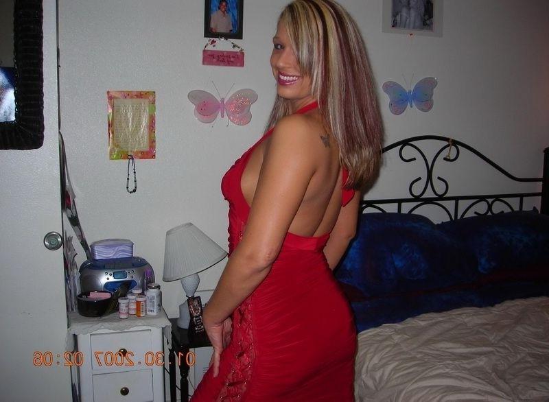 15P Beautiful amateur teen stripping and teasing with no shame