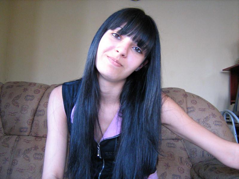 15P Cute petite amateur teen girlfriend gives blowjob