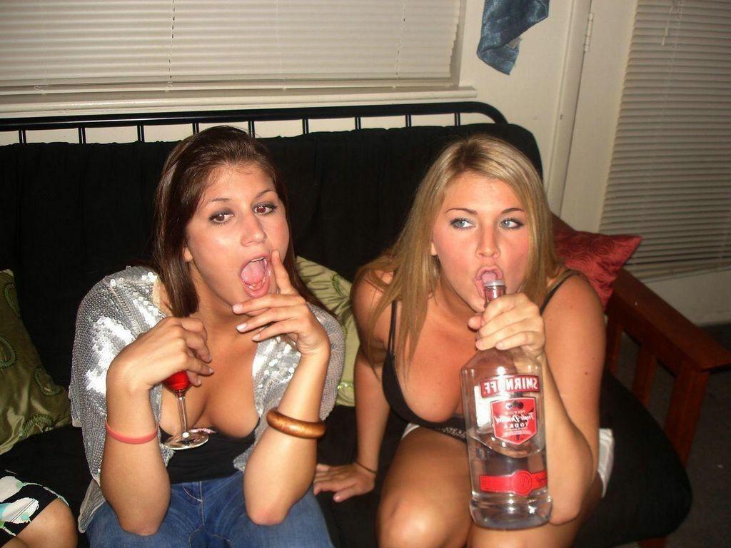 15P Amateur teen girlfriend homemade assortment of drunken party pix