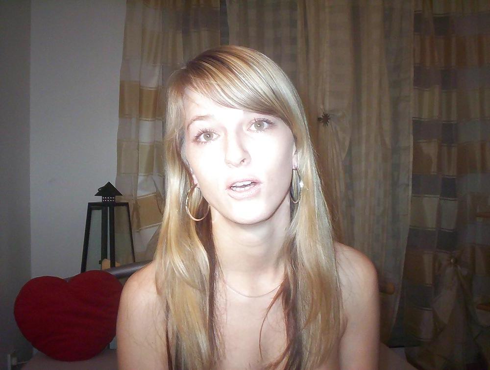 25P HOT AMATEUR TEEN 42