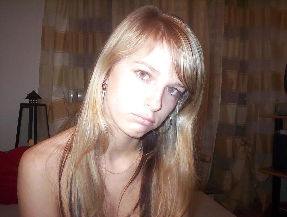 25P HOT AMATEUR TEEN 42