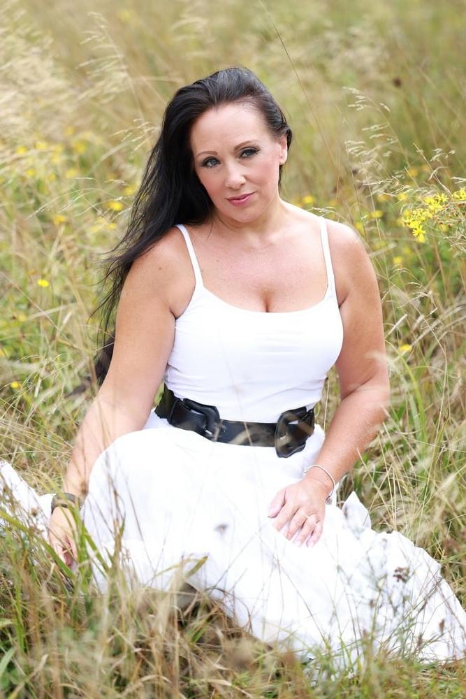 25P Natasha, sexy UK MILF Slut