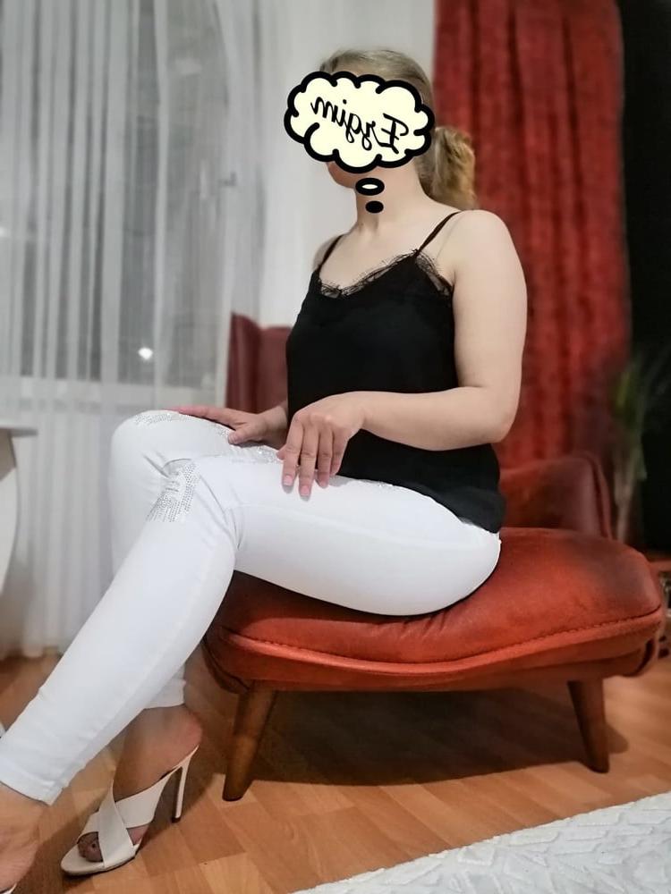 25P Turkish MILFS Mom Ev Hanimi Ezgi Mama Turkey Mom