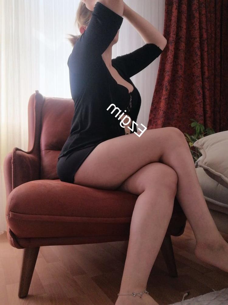 25P Turkish MILFS Mom Ev Hanimi Ezgi Mama Turkey Mom