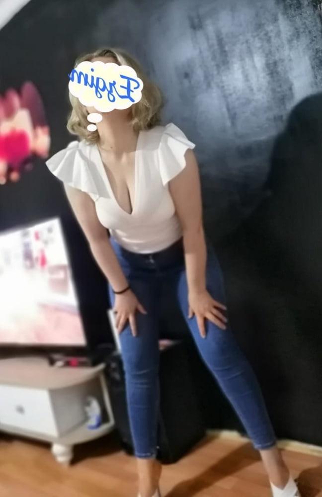 25P Turkish MILFS Mom Ev Hanimi Ezgi Mama Turkey Mom
